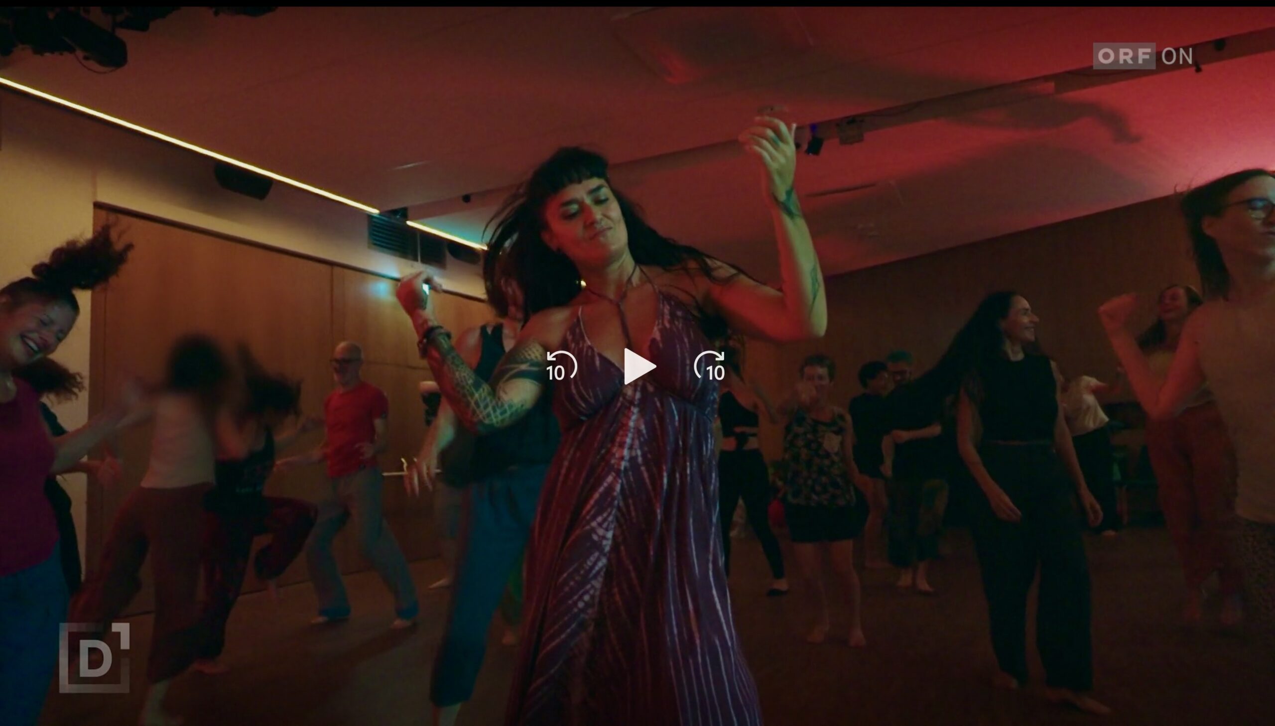 Ecstatic Dance mit dunkelbunt beim ORF Dreh im NordbahnSaal